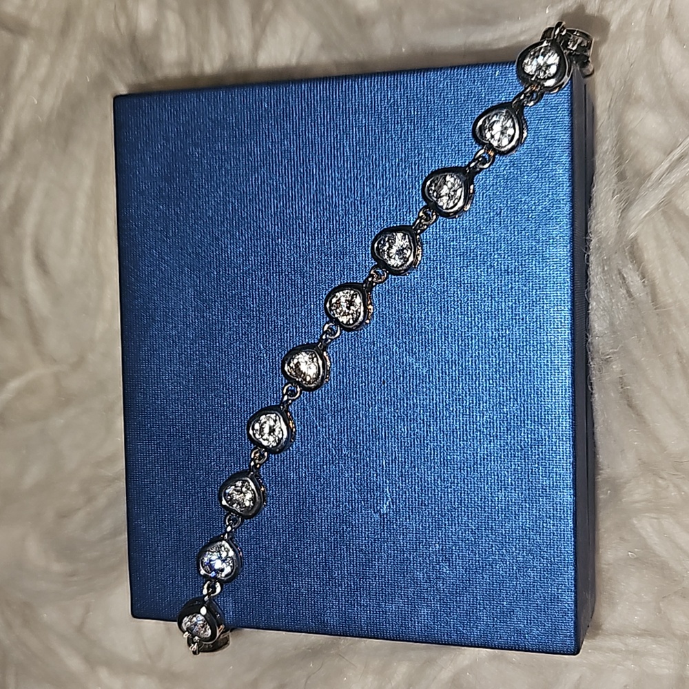 Silver Heart Link Bracelet – 7” Rhinestone Accent Heart